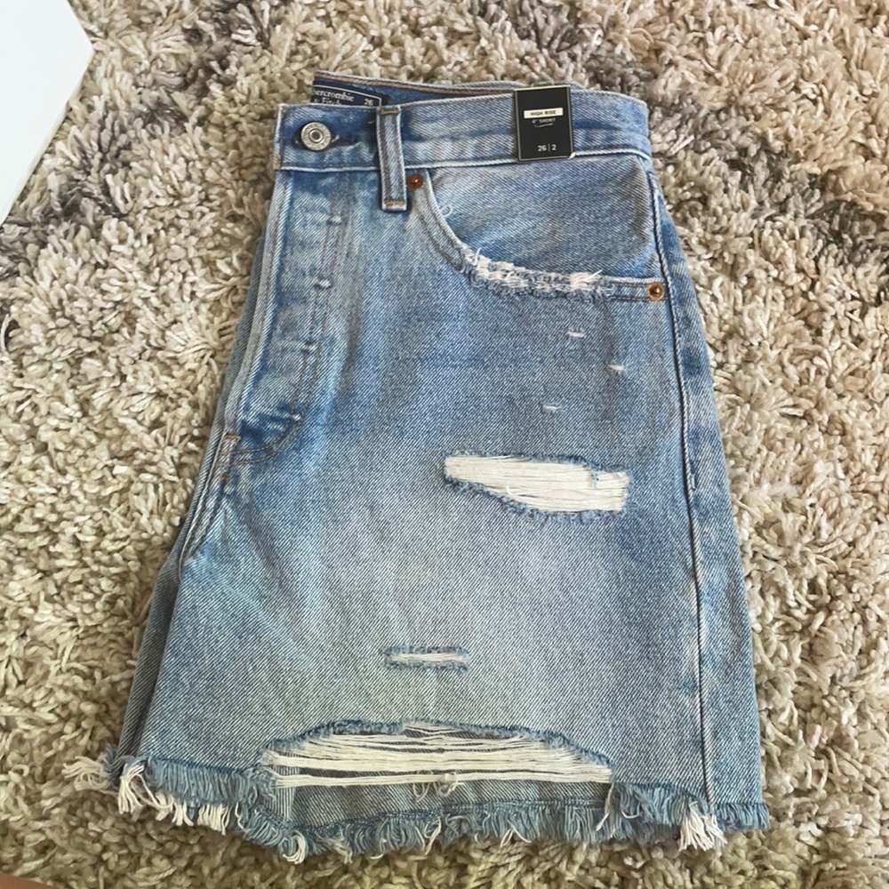 Abercrombie and Fitch 4” high rise shorts.
